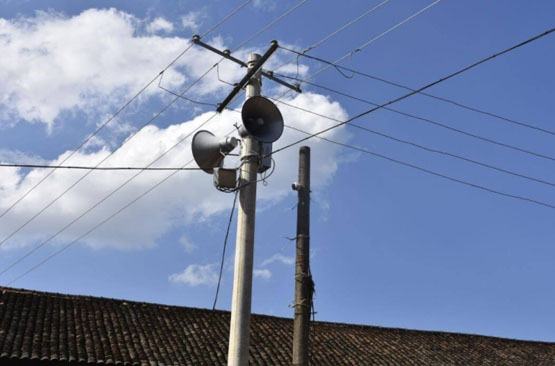 火災事故廣播揚聲器設置符合什麼要求？